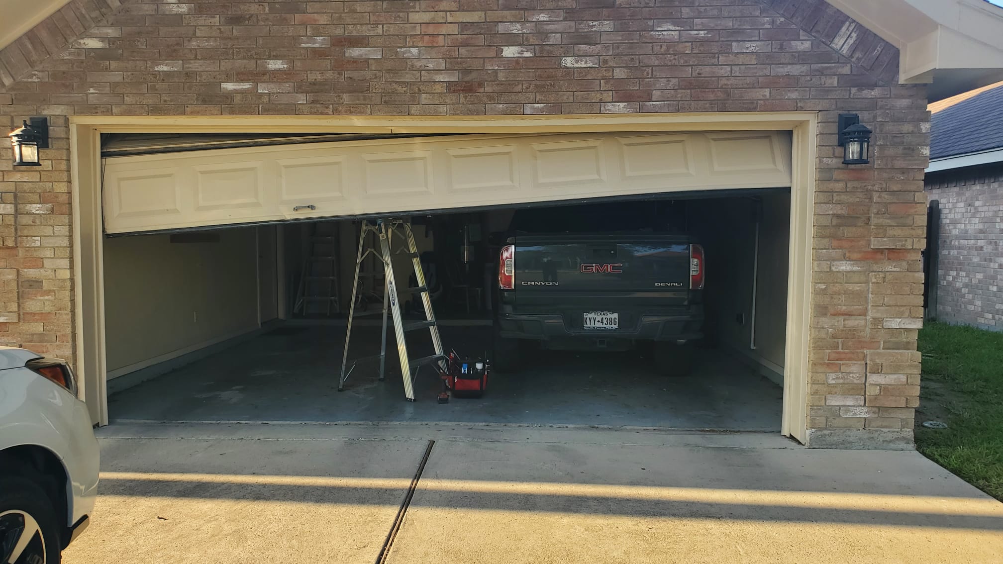 911 EMERGENCY REPAIRS - Professional Garage Door Service McAllen TX