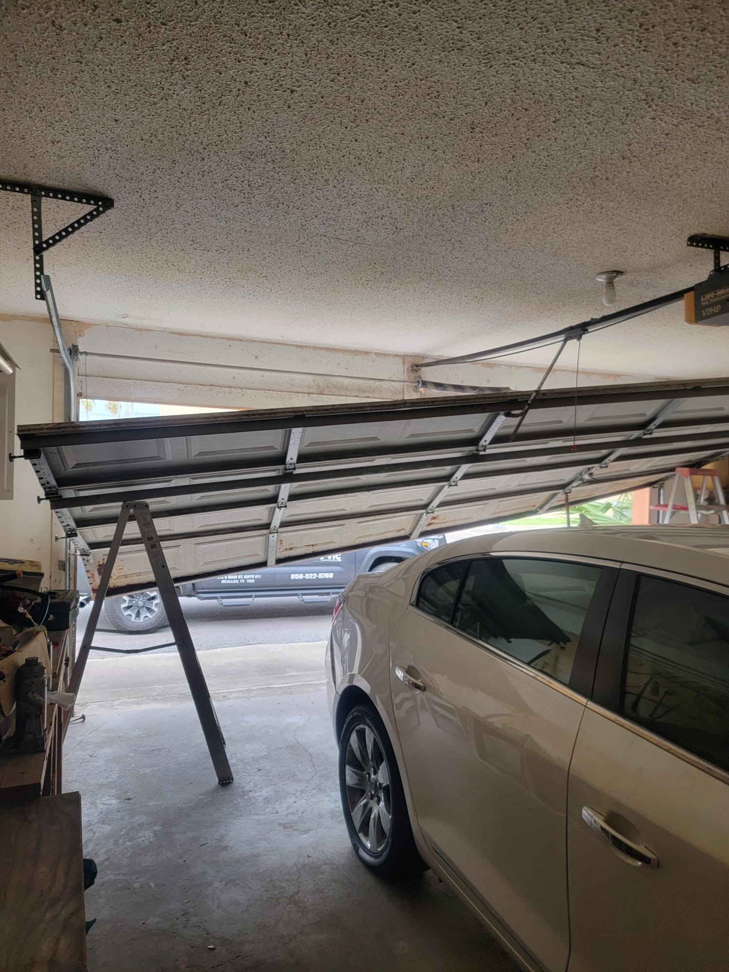 911 EMERGENCY REPAIRS - Professional Garage Door Service McAllen TX